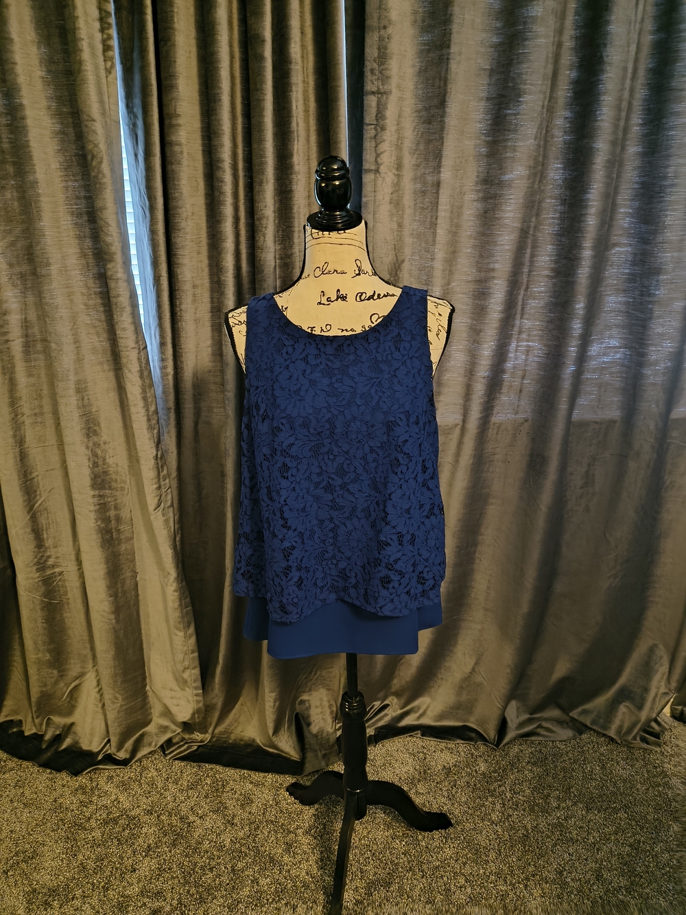 White House Black Market Navy Floral Lace Sleeveless Blouse